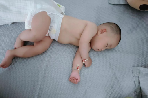 代怀哪里最便宜三个月宝宝抬头不稳